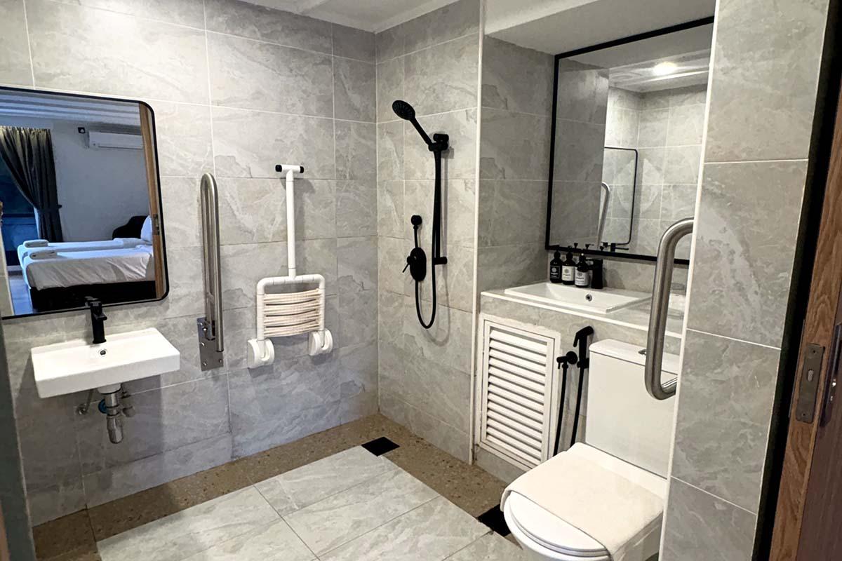 Mobility Accessible Room, Roll-In Shower, Non-Smoking Hotel Wyndham Garden Shahzan Fraser's Hill Fraser's Hill